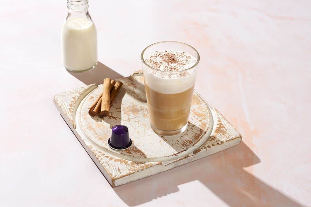 Nespressoさんのインスタグラム写真 - (NespressoInstagram)「Have you tried making our classic iced capuccino at home?  All you need:  ☕ 1 Arpeggio capsule  ☕ 100ml (3.33oz) of ice cold milk ☕ 4g of sugar and spice ☕ 2 ice cubes  Be extra and even sprinkle your coffee with a pinch of chocolate shavings!  Check out our recipe on #NespressoRecipes and hit refresh.☕❤ Link in bio.  #Nespresso #NespressoMoments #CoffeeMoments #IcedCoffee #CoffeeLover #InstaCoffee」9月6日 17時32分 - nespresso