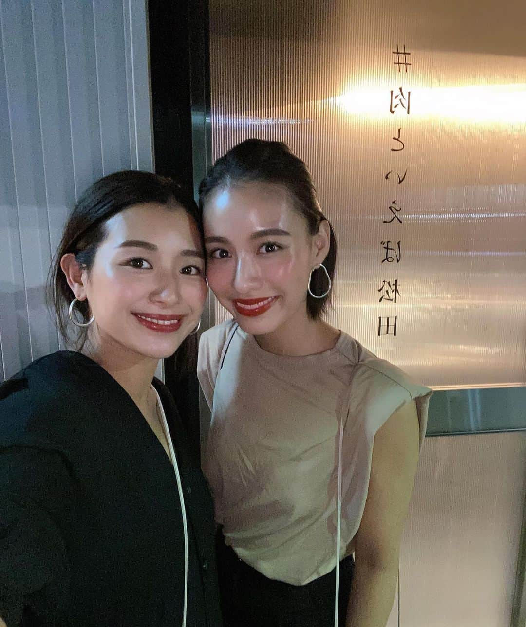 鬼辻麻衣さんのインスタグラム写真 - (鬼辻麻衣Instagram)「📍大和八木　#肉といえば松田  ・ 8月にOPENされたばかりの、 大和牛を堪能できるお店へ🐮🌿 ・ 全13品のコース🥩 お肉もサイドメニューも、とにかく美味しすぎました🥺オプションで、サマートリュフをかけたり、お肉をアップグレードできたりもしましたよ💛  オープンからすごく人気なだけある👏 ボリュームのあるコースなんですが、箸休めメニューでさっぱりできるので、〆の冷やしラーメンまでぺろりでした🤤 また行きたいなぁ🐮🥩 ・ カウンター席のみの、完全予約制・二部制なので、事前にご予約して行ってくださいね😚✨ #奈良グルメ #大和牛 #大和八木」9月6日 17時43分 - kitsumai