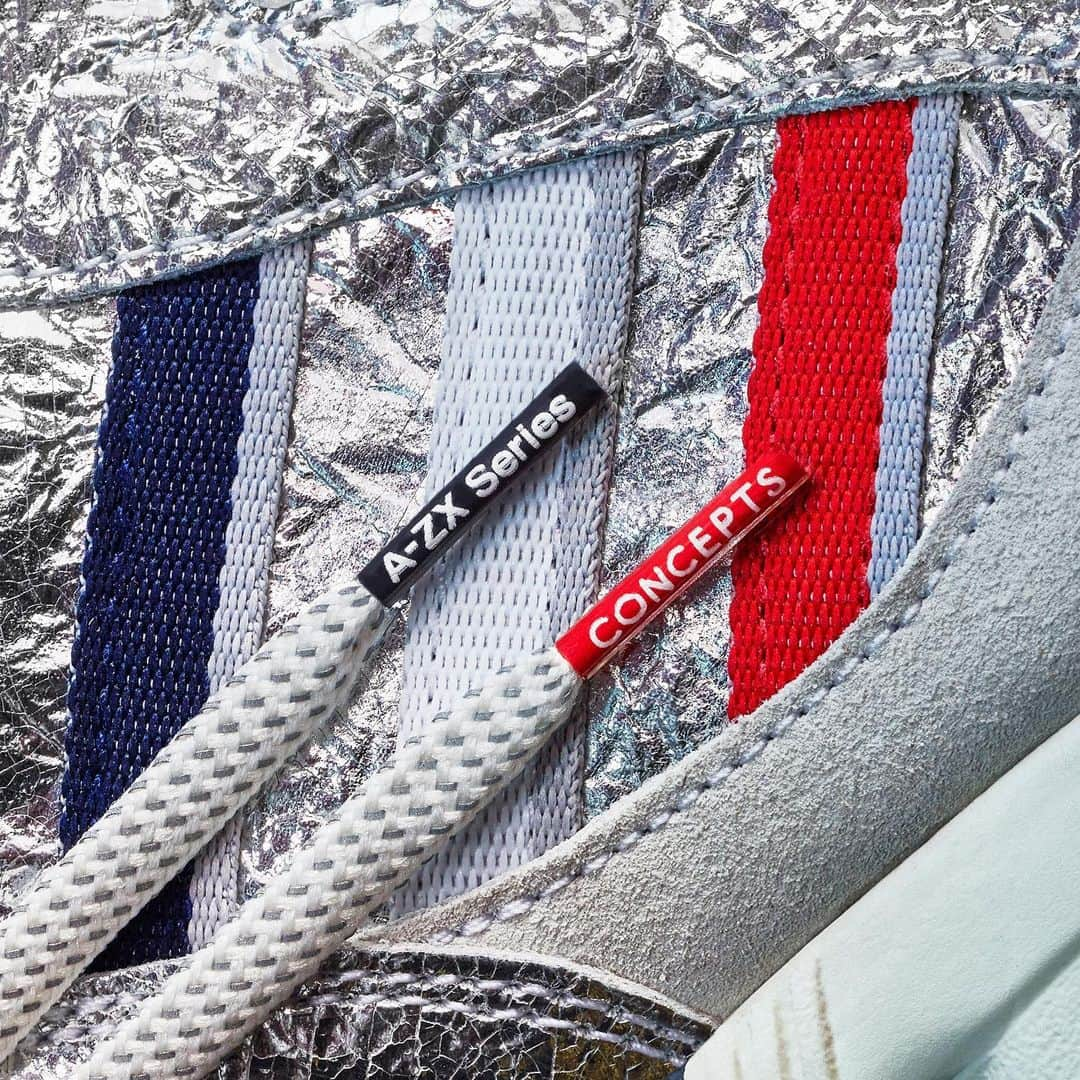 adidas Originalsさんのインスタグラム写真 - (adidas OriginalsInstagram)「CONCEPTS, paying homage to the city’s iconic marathon, we celebrate Boston through a collaborative ZX-9000. Drawing inspiration from the instantly recognizable blankets used to keep runners warm after they complete the marathon, the @Cncpts ZX-9000 launches adidas.com  and exclusively on Confirmed in the US from September 12th. #AtoZX #adidasZX  See more at adidas.com/A-ZX」9月6日 17時35分 - adidasoriginals