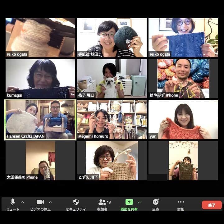 手紙社さんのインスタグラム写真 - (手紙社Instagram)「【GOOD MEETING：緒方伶香&編み仲間たちによる「木曜編み部」番外編 ＜ゲスト：amirisu＞】﻿ ﻿ 季節問わず、編み物に夢中な皆さん。今日も変わらず編まれていますか？﻿ ﻿ 家で一人でもくもくと編み進めるのも楽しいけれど、「好きなものが同じ者同士が集まったなら、編み物時間はさらに楽しくなるというもの。羊毛＆糸紡ぎ作家の緒方伶香さんを中心に発足した、全国各地の編み仲間が集まるこの「編み部」は、各自が手を動かしながら編み物の話に花を咲かせる、ゆるやか〜な会です。﻿ ﻿ 来る２回目のオンライン開催となる9/17は、スペシャルゲストに、京都の四条烏丸で毛糸ショップ「WALNUT」を構える、インスタライブでも大人気のamirisu・トクコさんとメリさんをお迎え！　毛糸愛はもちろんのこと、9/1に発売されたばかりのパターン本「EPISTEMOLOGY DARUMA COLLECTION 2020」の制作秘話なども伺う予定です。﻿ ﻿ とはいえスタイルはいつもと同じ、紡いだり編んだり飲んだりしつつ、出入り自由な雰囲気のまま。最近編み物に興味を持ち始めた方も、どっぷりはまって抜けられない方も、どなたも気軽にご参加ください。﻿ ＊顔を出さないビデオオフ参加ももちろんOKです！﻿  ﻿ ＜緒方伶香&編み仲間たちによる「木曜編み部」番外編＜ゲスト：amirisu＞﻿ 日時：2020年9月17日（木）20:00〜21:30　＊出入り自由﻿ 参加費：¥一般　¥1,500 / 部員¥1,300（税込）﻿ 受付期間：8月30日（日）12:00～9月17日（木）16:00﻿ ﻿ ▶︎詳しくは「@tegamisha」プロフィールのハイライト「GOOD MEETING」より公式サイトへ﻿ ﻿ ◎GOOD MEETINGって何？﻿ 手紙社が敬愛する作り手やお店のオーナー、書き手やパフォーマー、あらゆるジャンルの気になる方々をナビゲーターにお迎えして、オンライン上で講座やワークショップ、部活動的な集い、暮らしにまつわる情報交換を行う場です。﻿ ﻿ #手紙社#手紙舎#tegamisha#GOODMEETING#グッドミーティング#zoom#オンラインイベント#オンライン#緒方伶香 #きほんの糸紡ぎ  #羊毛  #編み物 #amirisu #WALNUT @reko_1969 @walnut_kyoto」9月6日 17時48分 - tegamisha