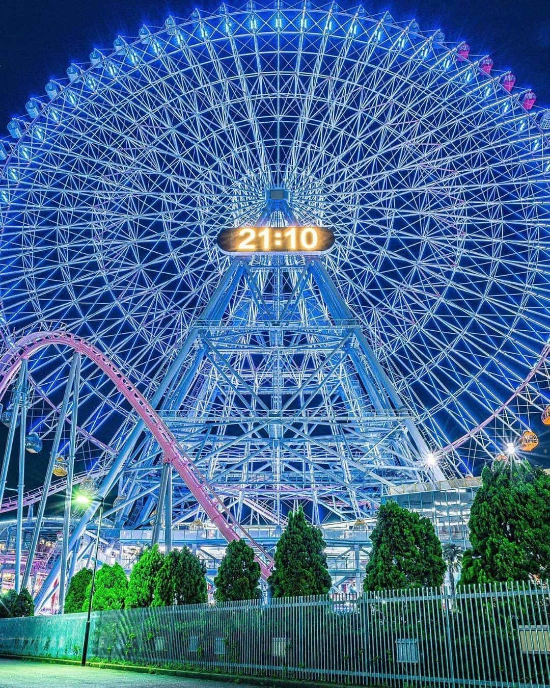 のインスタグラム：「A perfect way to round out a weekend.﻿ Photo: @yu_9927 ﻿ #myyokohama ﻿ ﻿ #yokohama #darlingescapes #beautifuldestinations #artofvisuals #somewheremagazine #discoverglobe #travelawesome #passionpassport #lovejapan #explorejapan #japanlife #japanfocus #japan_vacations #japanrevealed #よこはま #ヨコハマ #横浜」