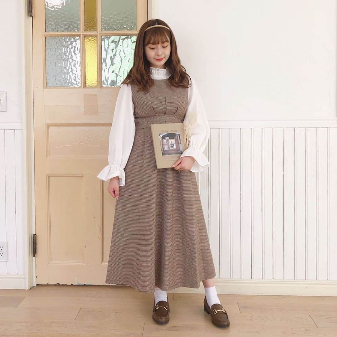 mellowneonさんのインスタグラム写真 - (mellowneonInstagram)「♡ 人気 ♡ 新作のワンピセットの 人気カラーはチェック💌  やっぱり秋はチェックを 取り入れたくなりますよね🤎  ブラウン系の千鳥柄チェックで 大人っぽガーリーに🍂📖  #mellowneon#ワンピースコーデ#ワンピース#チェック#チェックワンピース#チェック#ブラウスコーデ#プチプラコーデ#プチプラファッション#プチプラ高見えコーデ#秋コーデ#秋服コーデ#秋コーデ」9月6日 18時10分 - mellow_neon