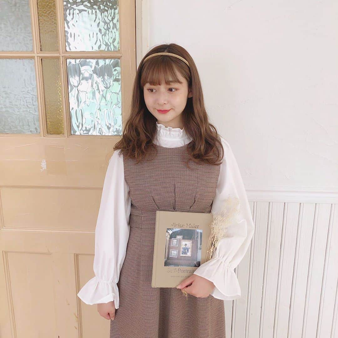 mellowneonさんのインスタグラム写真 - (mellowneonInstagram)「♡ 人気 ♡ 新作のワンピセットの 人気カラーはチェック💌  やっぱり秋はチェックを 取り入れたくなりますよね🤎  ブラウン系の千鳥柄チェックで 大人っぽガーリーに🍂📖  #mellowneon#ワンピースコーデ#ワンピース#チェック#チェックワンピース#チェック#ブラウスコーデ#プチプラコーデ#プチプラファッション#プチプラ高見えコーデ#秋コーデ#秋服コーデ#秋コーデ」9月6日 18時10分 - mellow_neon