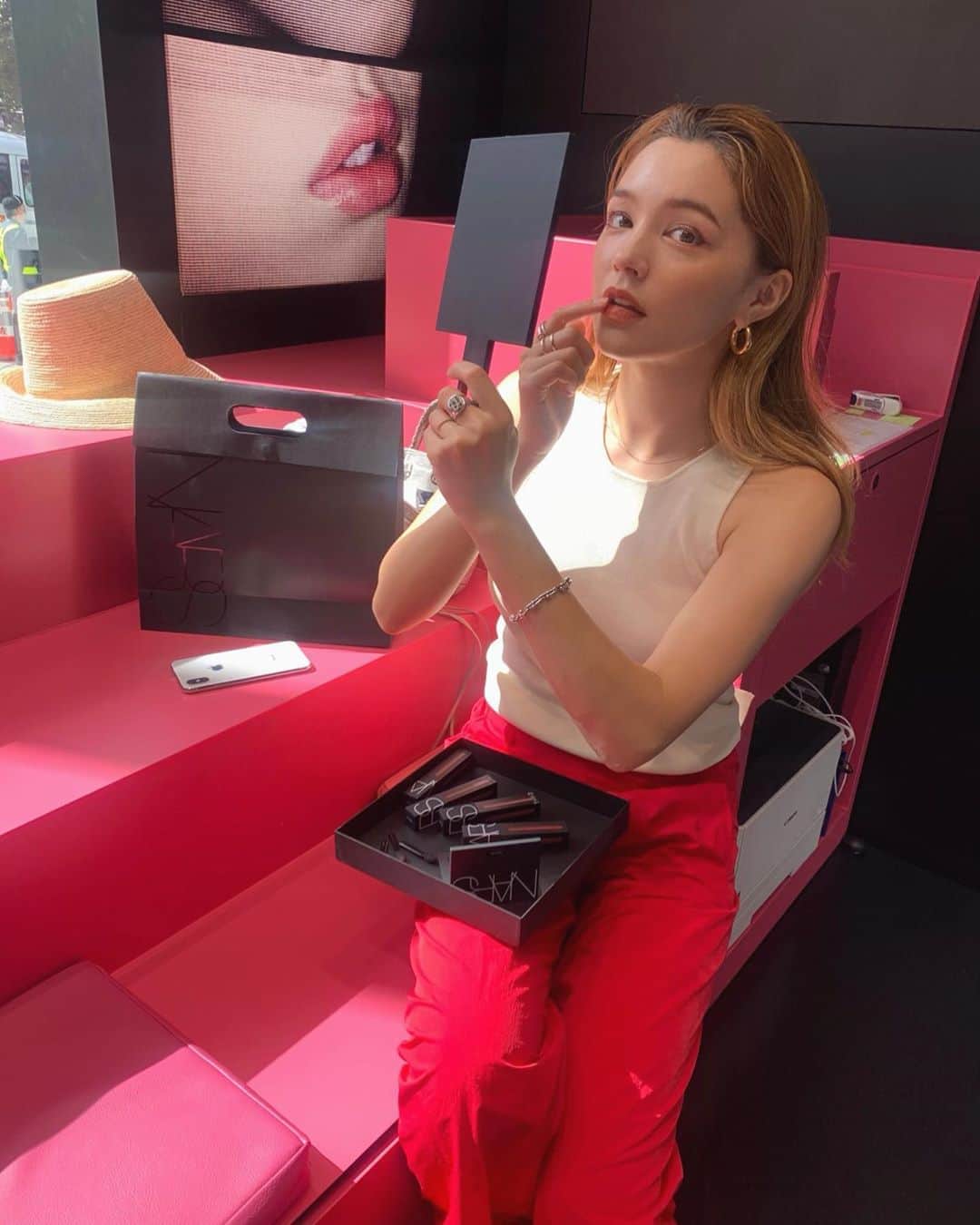 ステファニーのインスタグラム：「🍒💕🍎💞 NARSの新作コスメのイベントでWITH HARAJUKUへ。 資生堂パーラーのパフェ食べて 可愛いコスメたくさん見て 女子な一日だった♡ 新作のコスメはまた紹介するね。」