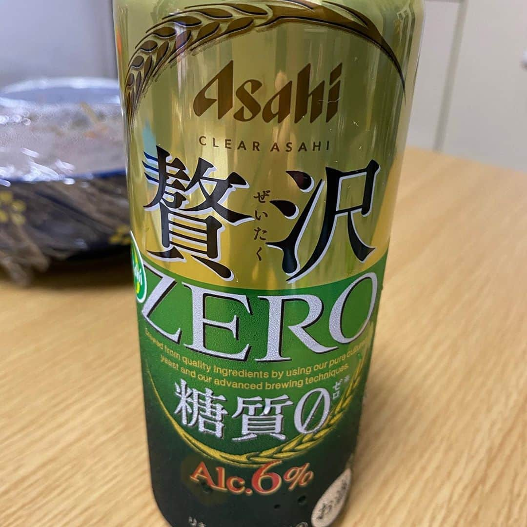 上杉香緒里のインスタグラム：「去年からはまってるビールですが、今年は何処にも見当たらず😱😱 久しぶりに見つけたので飲んでます😍 やっぱり美味しい😊😊  #ビール #久しぶり #見つけた  #美味しい #上杉香緒里  #月夜川」