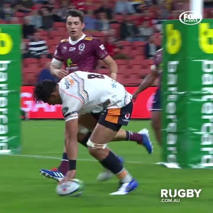 のインスタグラム：「🔫 Pistol Pete knows his way to the line. #REDvBRU #SuperRugbyAU」