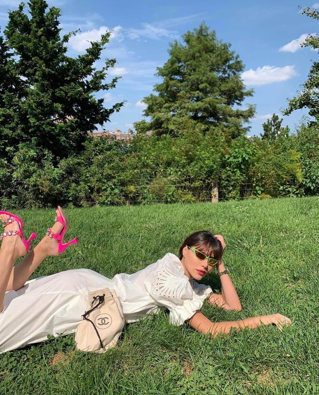 SOPHIA WEBSTERさんのインスタグラム写真 - (SOPHIA WEBSTERInstagram)「CEO of being off duty ✨⁣⁣ ⁣⁣ Natalie Suarez enjoying the last days of summer in our 'Ritzy' mule 💖 ⁣⁣ ⁣⁣ @natalieoffduty ⁣⁣ #SophiaWebster #SpottedInSophia⁣ ⁣」9月6日 18時39分 - sophiawebster