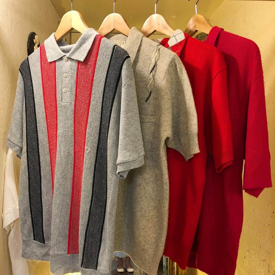 NUTTY Vintage&Collectibleのインスタグラム：「🍂NEW ARRIVAL🍂  ☑︎vtg shortsleeve knit shirts for men's  ニットシャツを多数入荷いたしました。 少しカジュアルでありながらも上品な装いに仕上がります。 スラックスですっきりとご着用いただいたり、 ワーク系パンツでかっちりし過ぎずラフに落とし込んだり。 様々なスタイルに馴染むアイテムです。  💌DMからも通販承ります💌 ㅤㅤㅤㅤㅤㅤㅤㅤㅤㅤㅤㅤㅤ ------------------------------------ 🛍NUTTY通販について🛍 ------------------------------------- ＜ONLINE STORE＞ VINTAGE▶︎http://nutty.theshop.jp/ USED SELECT▶︎https://nuttyselect.official.ec/ （プロフィールページURLよりjump🕊） ㅤㅤㅤㅤㅤㅤㅤㅤㅤㅤㅤㅤㅤ ＜VIDEO CHAT SHOPPING＞ テレビ電話をお繋ぎして、リアルタイムでご案内いたします。詳細は過去の投稿をご覧ください。」