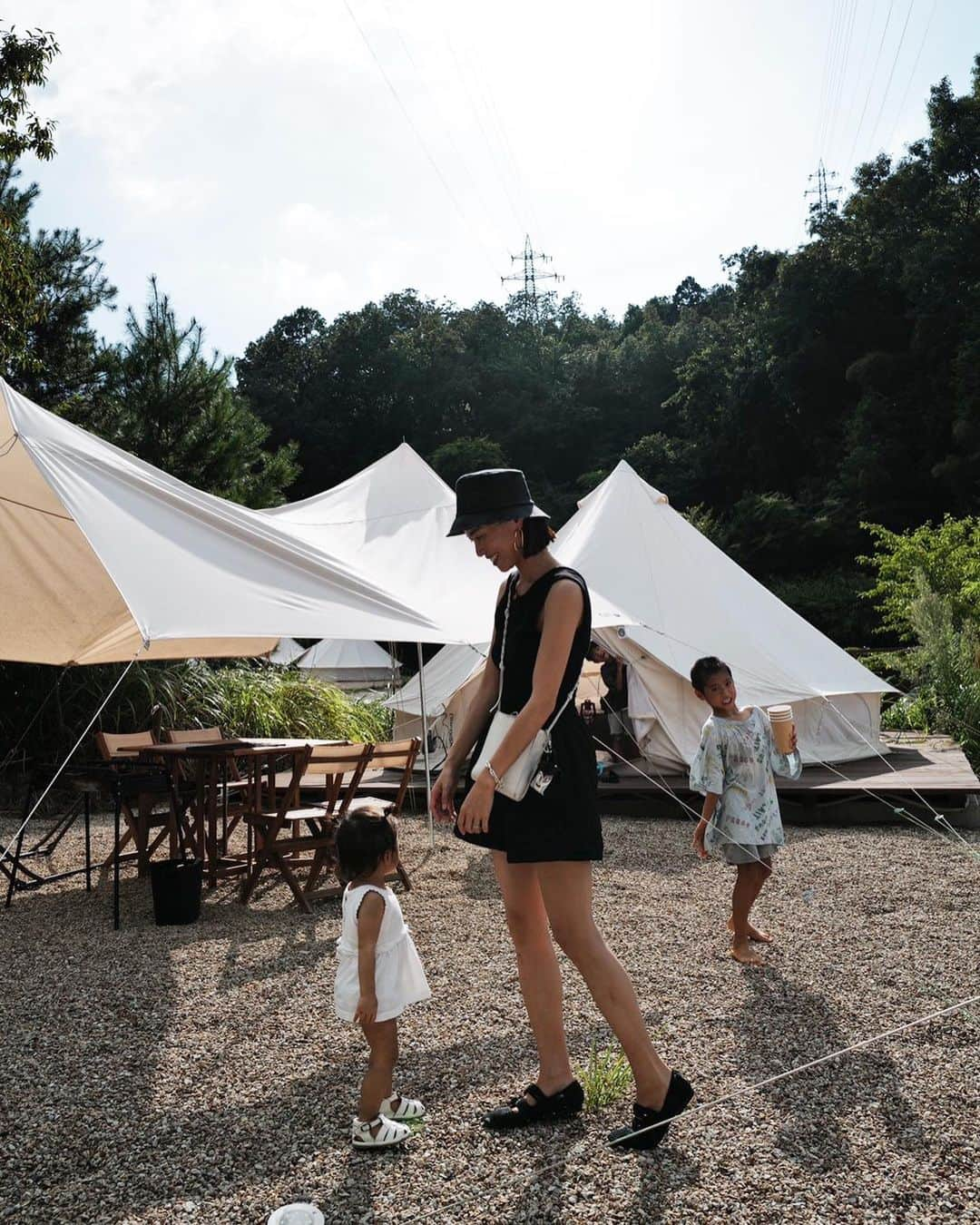 ayu kagawaさんのインスタグラム写真 - (ayu kagawaInstagram)「週末は楽しみにしていたcamp🏕 出石の温楽ノ森に行ってきました！ オープンしたばかりなのでとても綺麗で自然の中で楽しめて最高でした🌳🌿💫 camp初心者だから服装も悩んだけど、まだまだとっても暑かったので薄着で正解✌️ 一応薄手の上着も持っていってたけれど、出番なしでした！ #camp#キャンプ #fashion#mamafashion #ootd#outfit#coordinate #dior#alexanderwang#rosymonster #jilsander#delvaux#ceciliebahnsen」9月6日 18時51分 - ayuyunyun