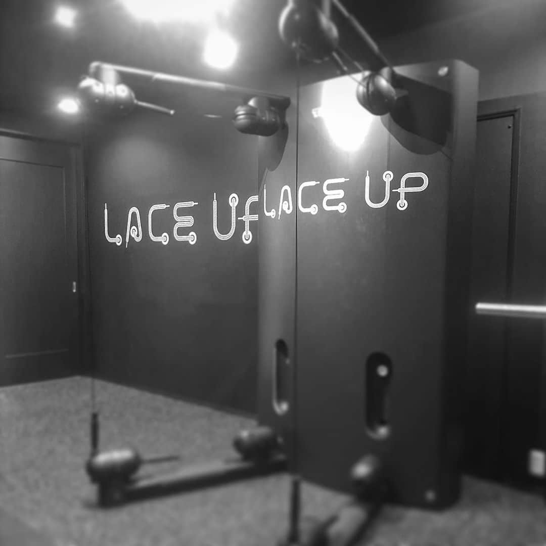 百瀬俊介のインスタグラム：「@laceupgym A personal training gym newly opened in July, specializing functional performance supporting Professional athletes, Celebrities and other VIP’s💪  場所非公開！ 完全紹介制のパーソナルジム『LACE UP』 トレーナーの知識量・スキルはこの国内においてはトップクラスです‼︎ プライベートでもビジネスでもパートナーシップの仲だけになんでも面白いことはやろうということでこれからこの『LACE UP』の活躍も楽しみデス！ パーソナルトレーナー、ダイエットしたいという方はDMください！  #laceup @t.lacey_trainer #personaltrainer #fitness #gym #パーソナルジム #トップレベル #」