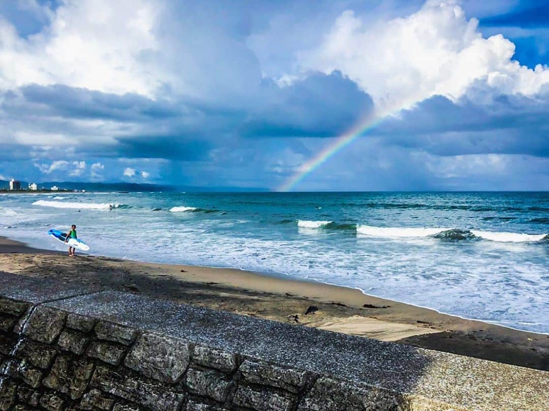 飯沼誠司さんのインスタグラム写真 - (飯沼誠司Instagram)「still summer まだまだ夏 double rainbow. #chikura #double #rainbow  #typhoon  #swell #paddleboard  #keeptraining  #lifesaver #lifeguard」9月6日 18時57分 - seiji_iinuma