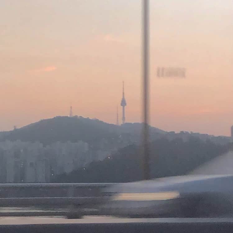 ビボム のインスタグラム：「가을 시작. 모두 가을도 건강히🙏🏻」