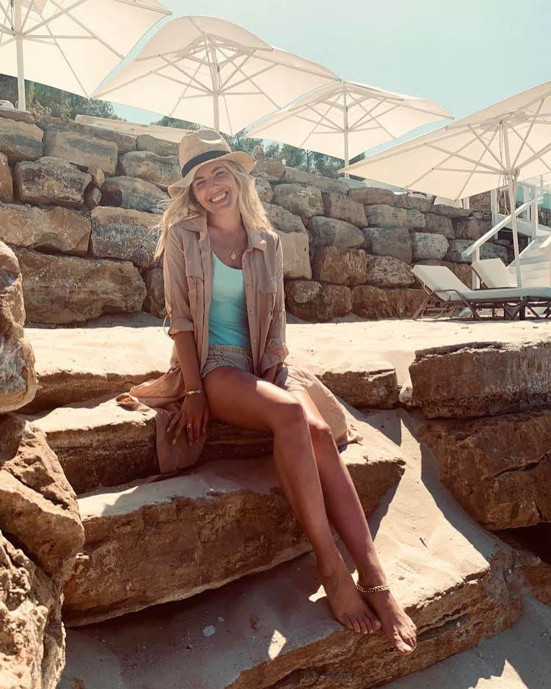 Mollie Kingさんのインスタグラム写真 - (Mollie KingInstagram)「Easy breezy beach days 🌊☀️」9月6日 19時15分 - mollieking