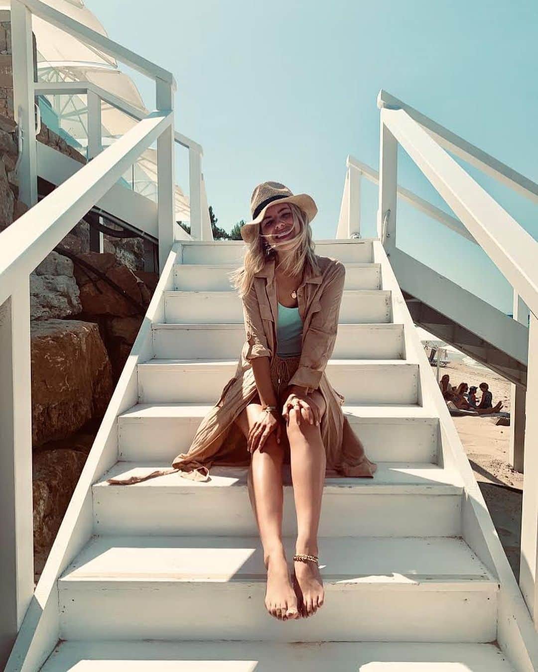 Mollie Kingさんのインスタグラム写真 - (Mollie KingInstagram)「Easy breezy beach days 🌊☀️」9月6日 19時15分 - mollieking