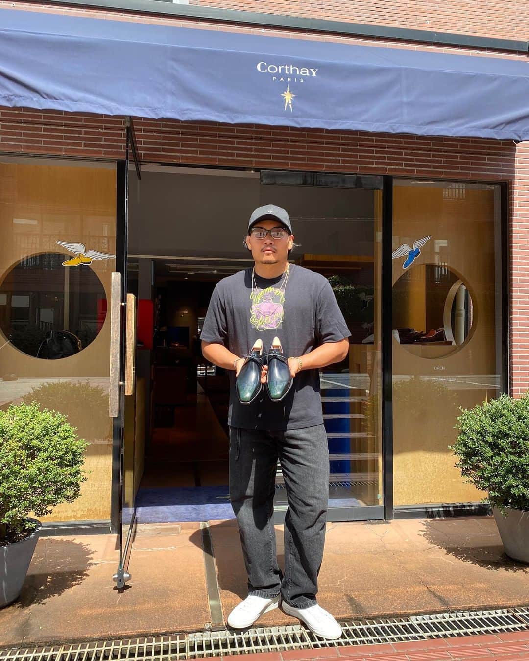 稲垣啓太のインスタグラム：「革靴が出来上がりました。 有難う御座います。 @corthay_japan_fanclub」