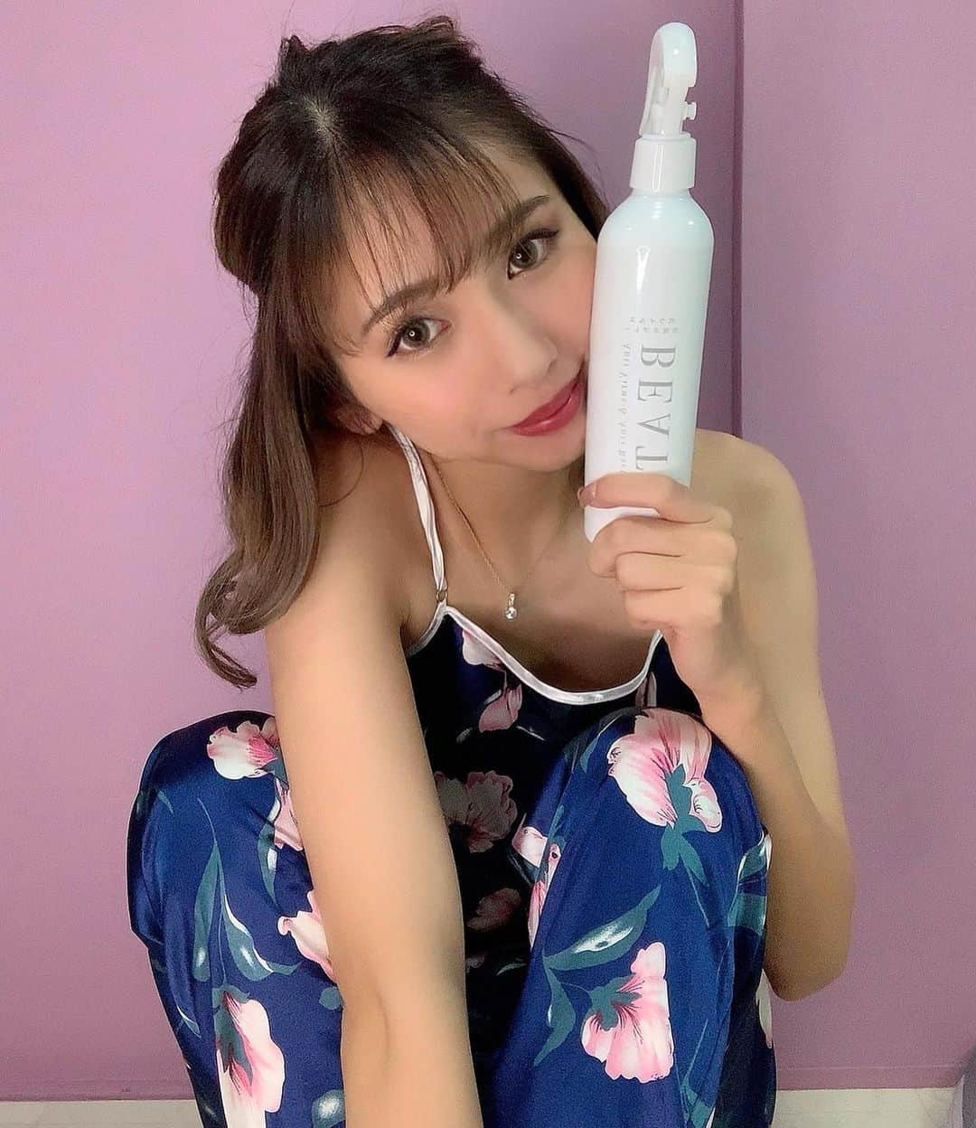 Kahonnaのインスタグラム：「． @drw_official 💖💐 DRWさんのルームウェア7店セット✨ キャミソール、ショートパンツ ロングパンツ、シャツ、アイマスク シュシュ、巾着袋で" ¥3,480 "です😱💖 ． 巾着袋がついているから出先に持っていくのも 楽チンでサテンなので小さくたためて 着心地もちよー楽です☝️☝️ ． 除菌スプレーも同時に発売してるので 是非checkしてください✅ ． @drw_official  #drw #下着通販 #ランジェリー#ルームウェア」