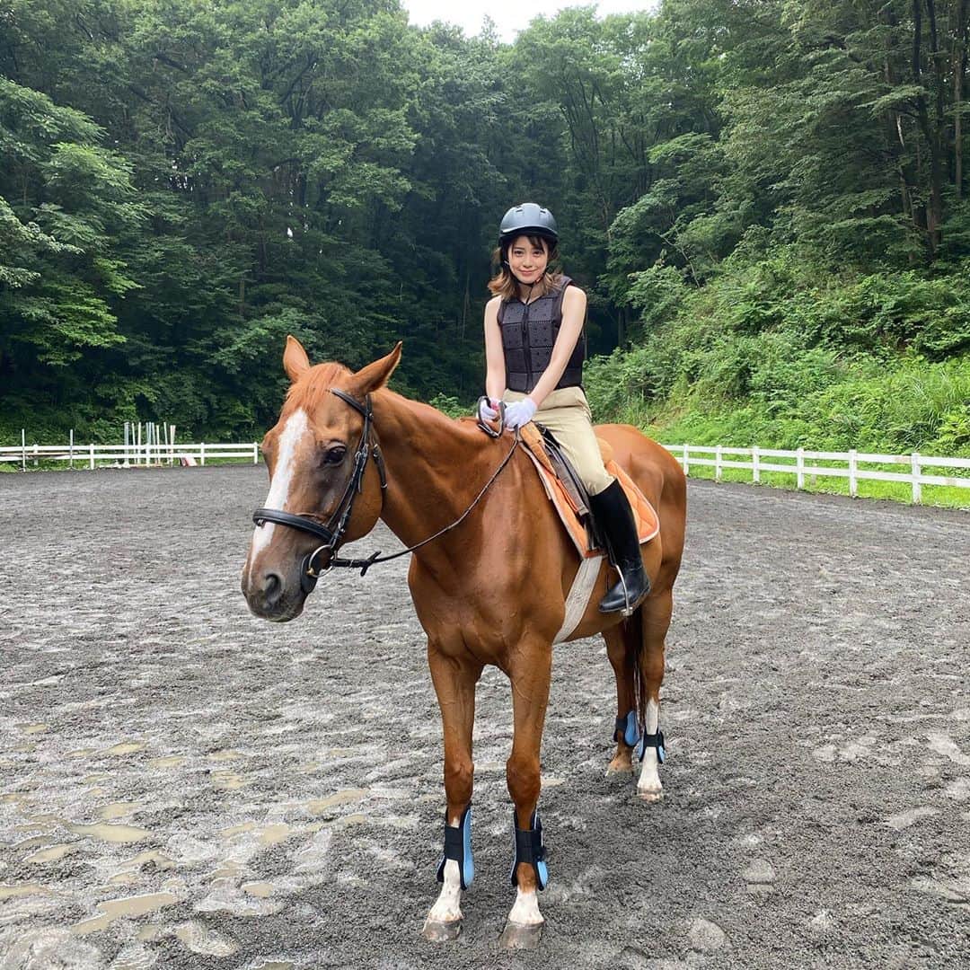 奥仲麻琴さんのインスタグラム写真 - (奥仲麻琴Instagram)「. 先日のコヤブガチ馬写真館🐴初めての乗馬やらせて頂きました。 穏やかで優しいお馬さんで沢山癒されたな。 フィルムカメラで撮り現像の仕方も教えて頂きました フィルムならではの味がある写真でほんと素敵でした。 野性爆弾さんとお久しぶりにお会いできてとても嬉しかったです☺︎」9月6日 19時29分 - okunaka_makoto