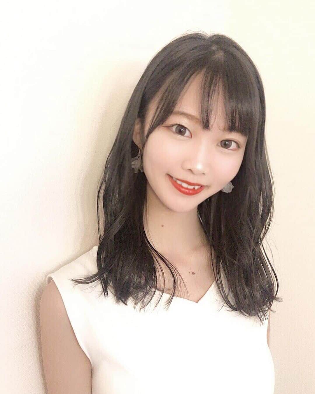 齋藤佳穂のインスタグラム：「NYNY 桂店さんで　 ・カット ・イルミナカラー ・イルミナカラー専用のトリートメント をしていただきました🌈  透明感のあるさらっさらの髪にしていただいて大満足🥺💗  #NYNY #NYNY桂店#イルミナカラー#京都美容室#アッシュカラー#グレージュカラー#ミディアムヘアー」