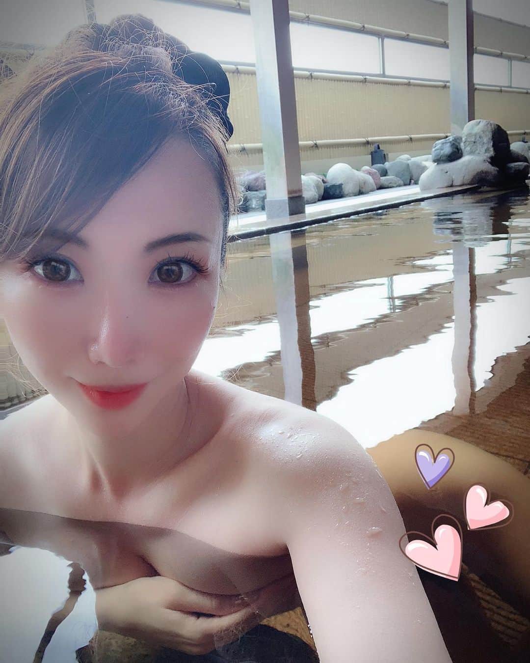 のインスタグラム：「北海道へ里帰りしてるけど… コロナ問題もあるし、人との予定も入れずに今日は♨️スパでのんびり❤️  台風凄そうですが、皆さま大丈夫ですか⁉️ 警戒地方の方、気を付けて下さいね🥺  #スパ #風呂を #露天風呂 #spa #温泉 #温泉旅行 #温泉女子  #温泉巡り  #温泉好き #温泉大好き  #温泉好きな人と繋がりたい  #温泉旅館  #温泉街  #温泉♨️ #源泉掛け流し　 #ツルツル #ツルツル肌 #すべすべ #美肌 #美肌の湯 @onsen_zyoshi #裸」