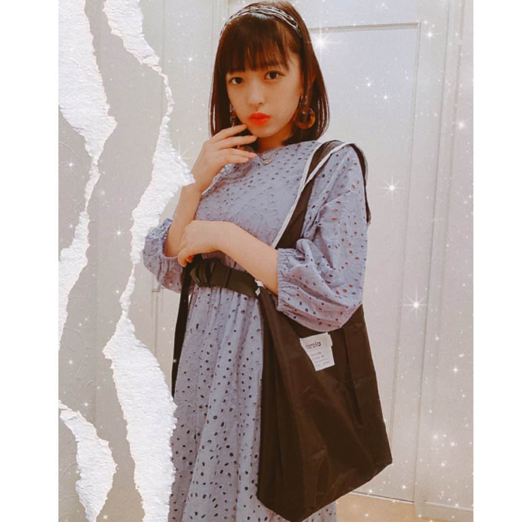 黒江心温さんのインスタグラム写真 - (黒江心温Instagram)「・ 皆さんPopteen10月号はゲットして頂けたかな~？ ・ 今回の付録は「rolarola」の折りたたみスポーツトートバッグです✨ ・ エコバッグが必須な今めっちゃ有難いよね~！ ・ 見た目も老若男女使えるようなシンプルなデザインだし、めっちゃコンパクトに折りたためるから、持ち運びも楽ちん♬︎♡ ・ まだPopteen10月号ゲットしてない方はぜひゲットしてください！ ・ そしてアンケートもよろしくお願いします🙇🏻‍♀️ ・ 本日は甘めなこはるんでお届けしました🥰 ・ ・ ・ #こはるん #るんてぃーず #Popteen #popteen10月号 #付録 #付録バッグ #レギュモ5期生 #るんへbirthdayプレゼント」9月6日 19時34分 - koharun_586