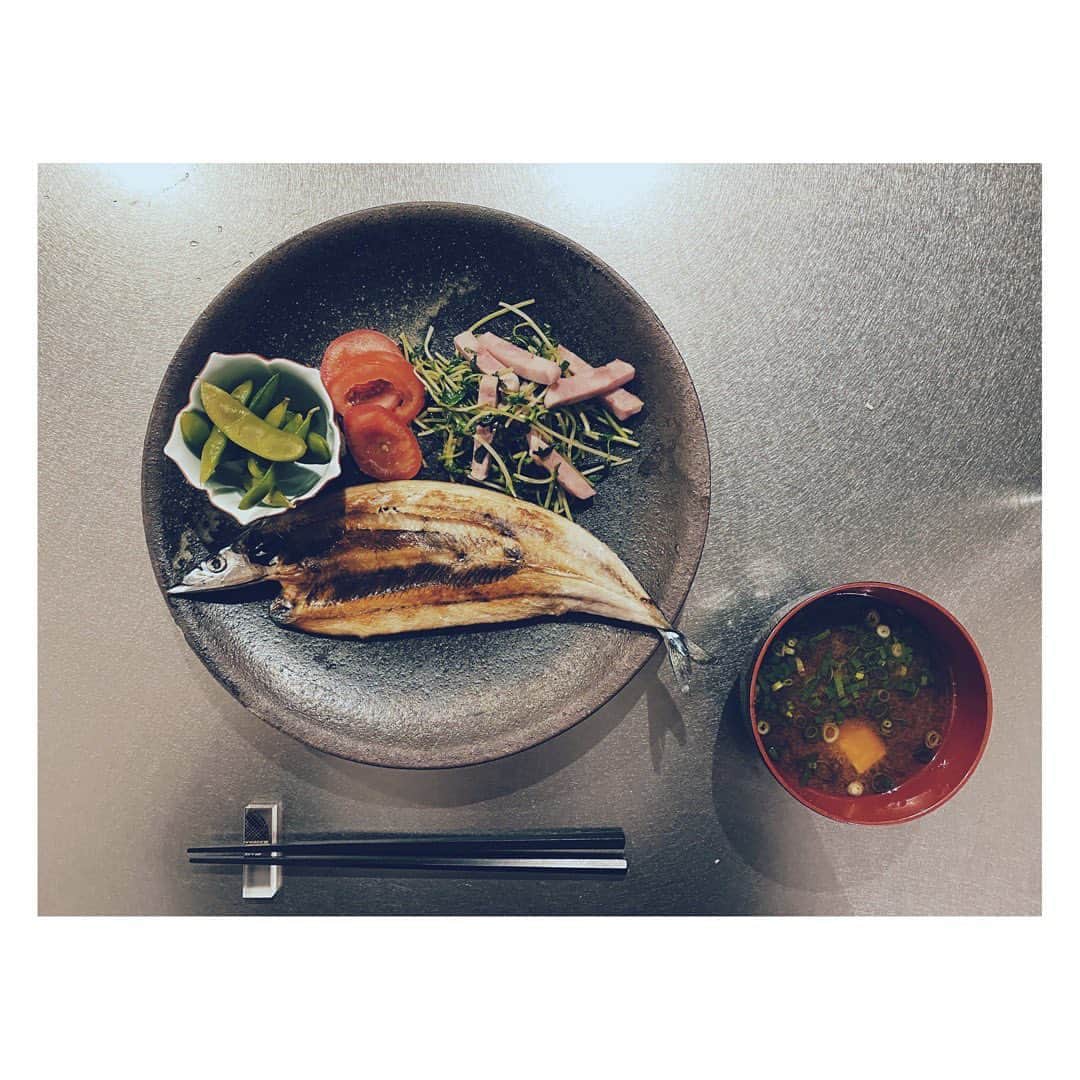 のインスタグラム：「さんま大好き🐟 ・・・・・・・・・・・・・・・・・・・・・・・ #nagimeshi #dinner #秋刀魚 #さんま #おうちごはん」