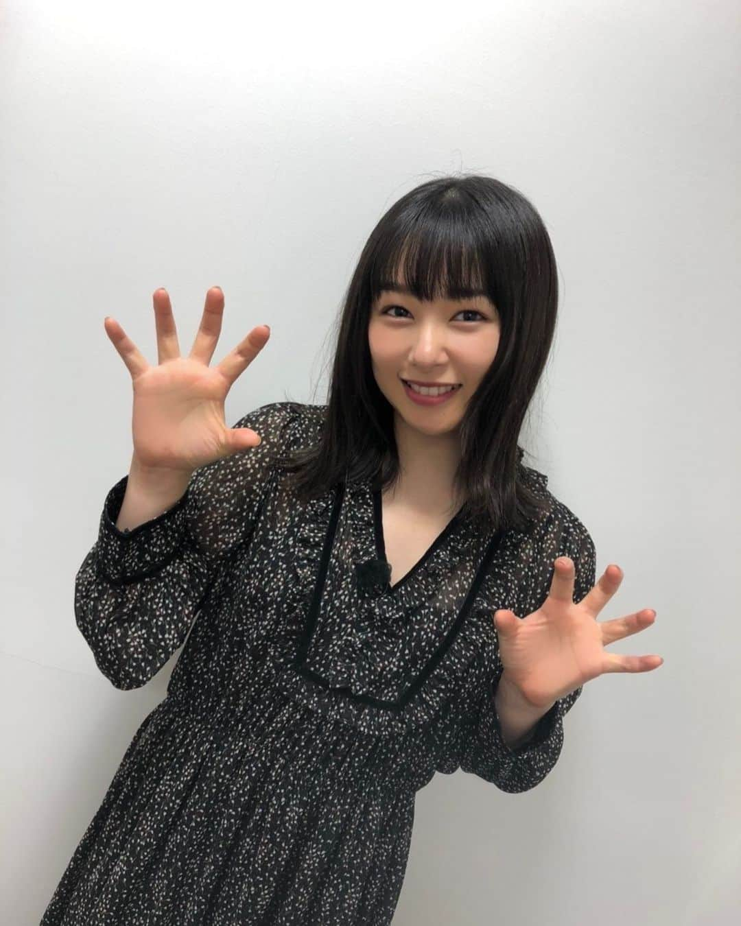 桜井日奈子さんのインスタグラム写真 - (桜井日奈子Instagram)「今夜22時からAbema「オオカミくんには騙されない」♯4 にゲストで出演させていただきました！  同じ事務所の中澤瞳ちゃんが出演しているということもあって、 感情移入しすぎちゃいました。  若者の純粋に恋をしている尊い姿に心洗われました🙏  #おおかみくんには騙されない  衣装 @mite__official」9月6日 19時40分 - sakurai.hinako_official