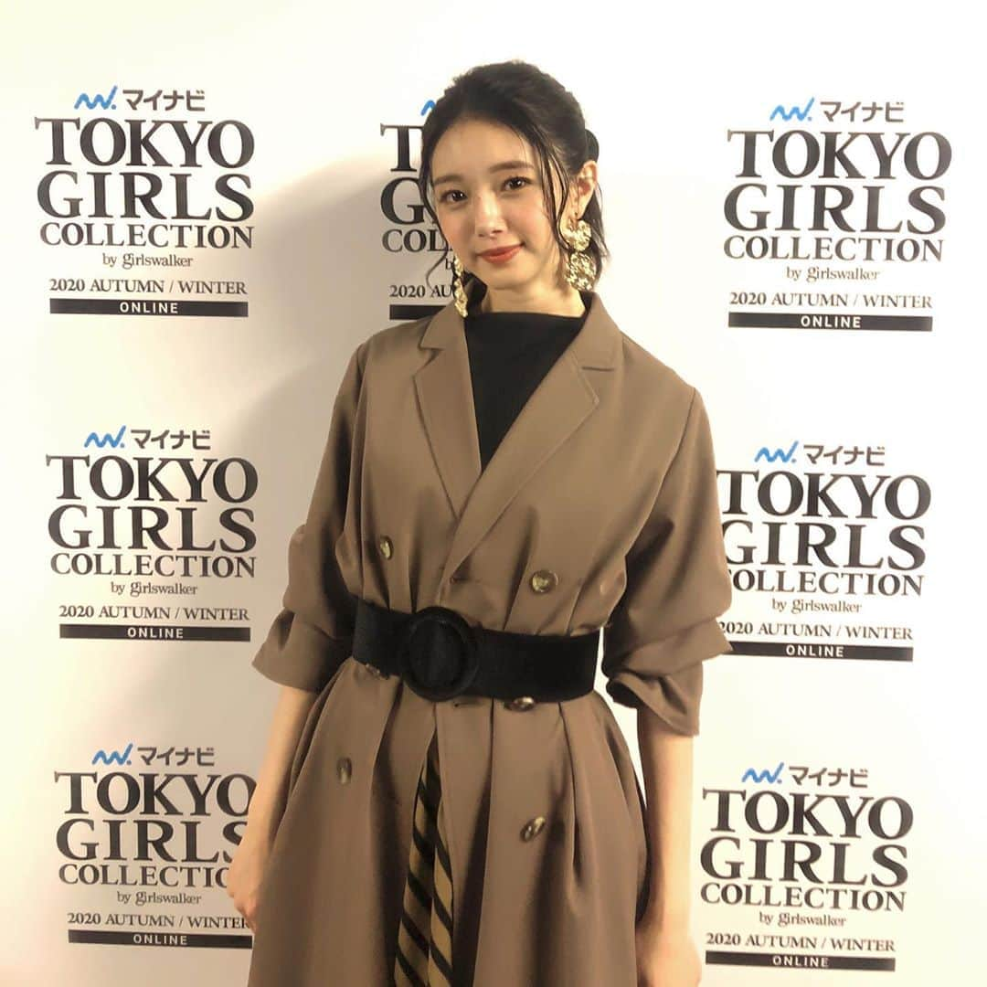 市川美織さんのインスタグラム写真 - (市川美織Instagram)「昨日のTGC @cohina.official さんのステージに出演させていただきました🥰﻿ ﻿ 低身長さんにピッタリの丈感で本当に素敵なお洋服❤️﻿ ﻿ 今までトレンチコートが全然似合わなくて、着てるというよりコートに着られてるってよく言われてたけど、笑﻿ ﻿ ピッタリのものが見つかりました‼︎﻿ ﻿ モデルさんってスラッと背が高い人のイメージがずっと強かったけど、﻿ ﻿ 今回は148cmという低身長さんだったからこそこうしてモデルとして選んでいただけて、ランウェイを堂々と歩くことができました‼︎﻿ ﻿ COHINAさんにはとても感謝しております‼︎﻿ ﻿ これから先、低身長さんのためのお洋服がどんどん増えていったら嬉しいな♪♪﻿ ﻿ そのために私も色んなことを形にしていけるような"影響力"のある人になりたいっ‼︎﻿ ﻿ 今回はオンラインでみんなの顔は見られないし声も聞けなくてなんだか寂しいなっても思ったけど、﻿ ﻿ あとでたくさん応援してくれていたって分かって嬉しかったです💕﻿ ﻿ いつも応援してくれてありがとう‼︎﻿ ﻿ これからもみんなに会える機会ができるように頑張ります💪﻿ ﻿」9月6日 19時41分 - miori_ichikawa