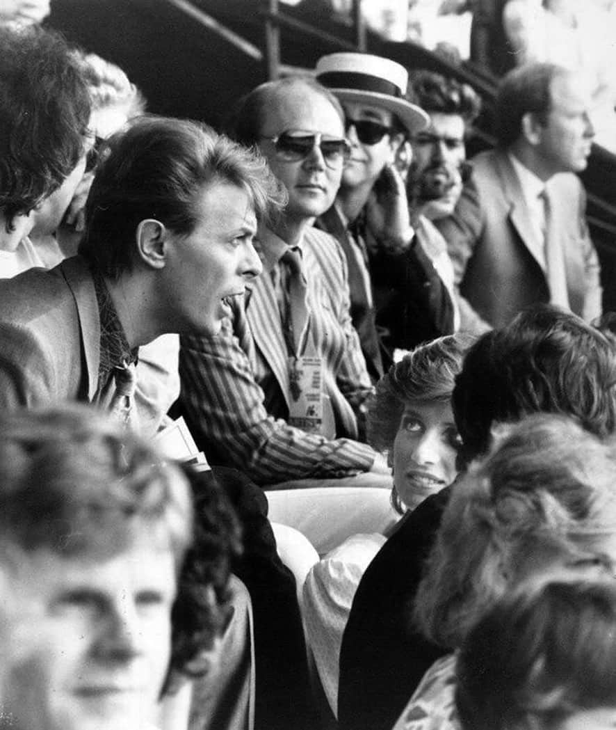 Meganさんのインスタグラム写真 - (MeganInstagram)「Bowie and Princess Diana at the Live Aid concert, Wembley Stadium, 1985 〰 Elton and George in the background ✨ . . . . #liveaid #davidbowie #princessdiana #dianaspencer #eltonjohn #georgemichael #wemblystadium」9月6日 19時54分 - zanzan_domus