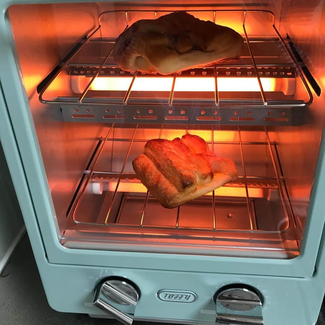のインスタグラム：「ケトルと、ハンドミキサーの 　　色に合わせて購入💎  #kitchen を　楽しい場所に💎」