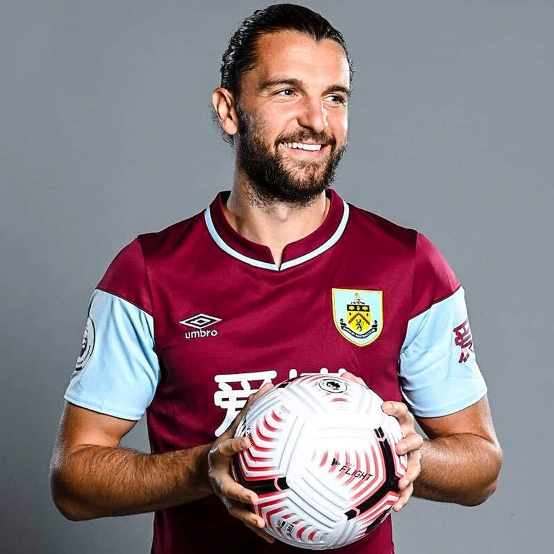 ジェイ・ロドリゲスさんのインスタグラム写真 - (ジェイ・ロドリゲスInstagram)「New season pending. Not bad this new kit, Clarets?」9月6日 19時50分 - jayrodriguez_9