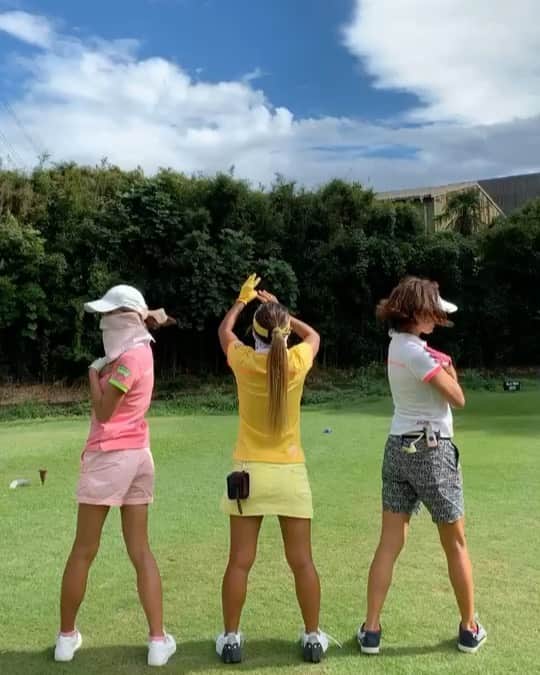 相川友希のインスタグラム：「ゴルフ⛳️ 1週間やり切った #💓💛🤍💙 #楽しかった　#練習　#趣味　#ゴルフ　#日焼け 急遽だったけどなんとかなった #ありがとう　#海がゴルフに　#海も行きたい　#ゴルフ上手くなりたい」