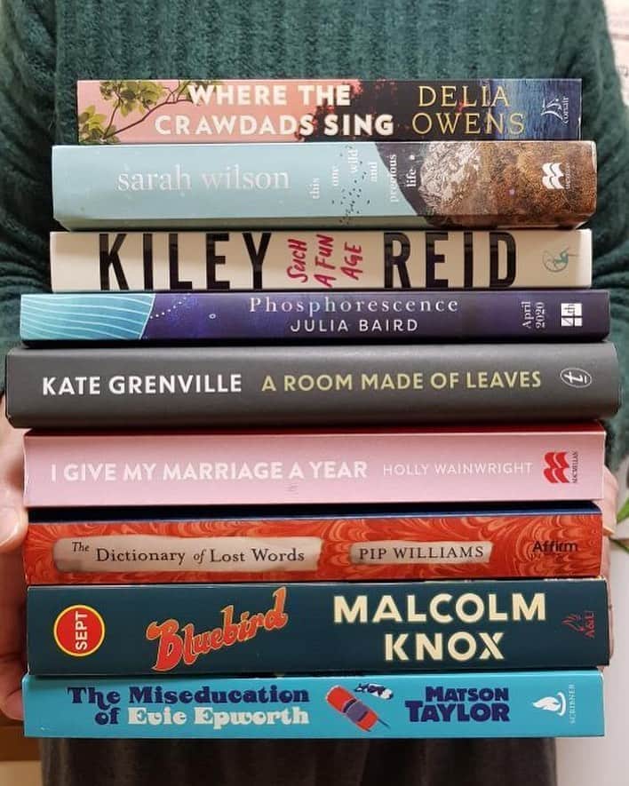 Target Australiaさんのインスタグラム写真 - (Target AustraliaInstagram)「It seems there’s been more time than ever to get lost in a good book. We love this list of recommended reads. W have you read lately that you can recommend? Thanks for sharing 📸 @melsyearofbooks 🎯 ❤️ #targetaus #readabookday」9月6日 19時56分 - targetaus