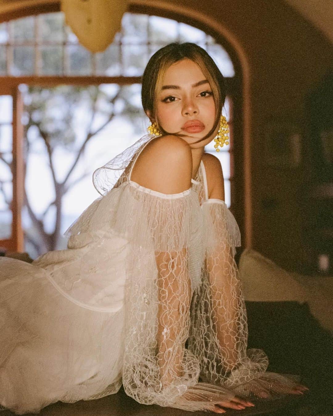 リリーマイマックのインスタグラム：「Got my film developed & thought this pic sums up my weekend. Feeling drained, down & unmotivated 😞 Feel like I need a break from everything 😪」