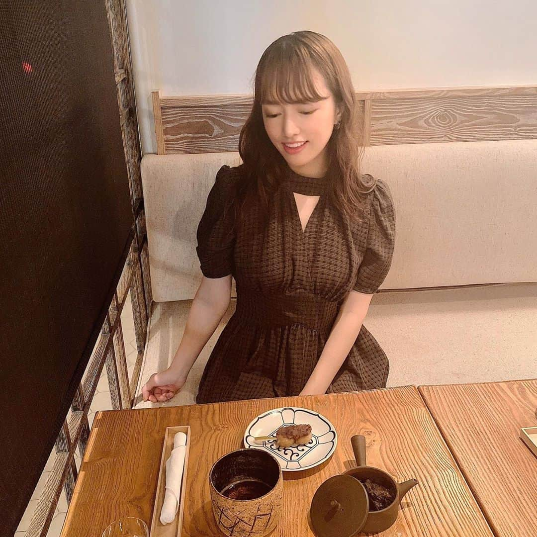 梛野里佳子さんのインスタグラム写真 - (梛野里佳子Instagram)「今日しか食べられない節気餅を食べいってきた♥  ちょうど今日までだったバタバタ茶と一緒に☺️  一煎目は塩を揉みこんで夫婦茶筅で泡立ててから♥ 静かな店内でお茶を頂いて、ゆっくり晩夏の準備しました♥(まあもう気分は秋🕵️‍♀️)  #higashiyaginza #japanesefood #ginza #ootd #instafashion  #herlipto #SNIDEL #銀座カフェ #和菓子 #晩夏 #節気餅 #幸せ」9月6日 20時01分 - naginorikako