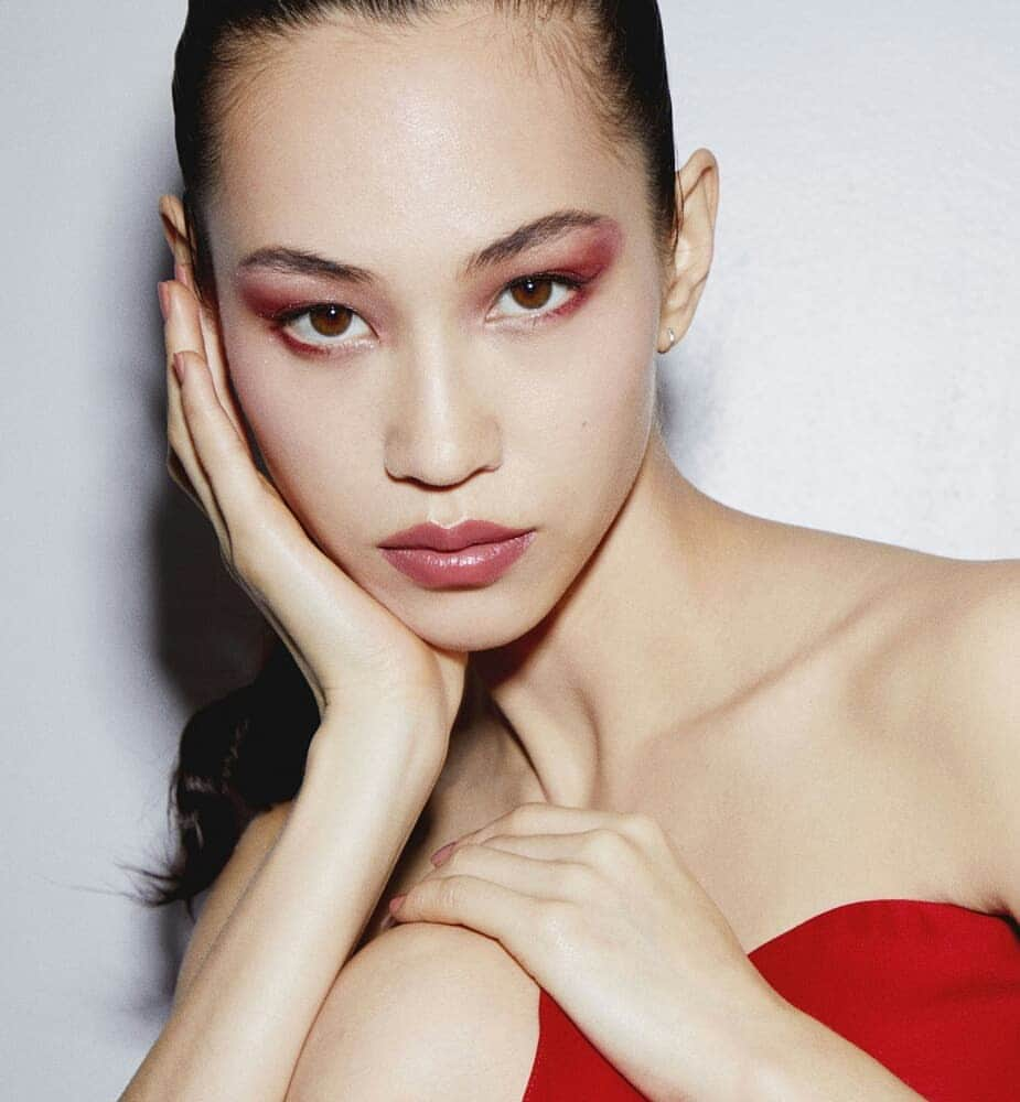 Kiko Mizuhara Fanstagramのインスタグラム：「Dior  新 サンク クルール クチュール #水原希子 #kikomizuhara  #diorbeauty  #dior #879ルージュトラファルガー #689ミッツア #769チュチュ」