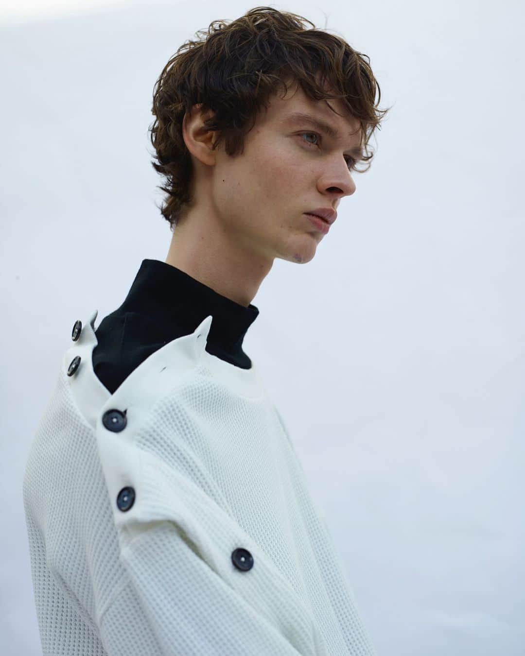 ウィザードのインスタグラム：「2020 FALL WINTER COLLECTION “Metropolis Noise Laboratories"  BUTTON DETAIL WAFFLE  https://wizzard.stores.jp/  #wizzard_fac  #wizzard  #fashion  #tokyofashion  #streetfashion  #fashionphoto #designersbrand  #domesticbrand  #mensfashion #メンズファッション #ファッションブランド #ウィザード #ワッフルカットソー」
