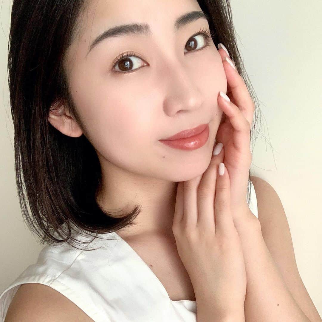 芦田美歩さんのインスタグラム写真 - (芦田美歩Instagram)「.﻿ .﻿ .﻿ ﻿ 毎日暑いけど真っ白なワンピと真っ白なnailで﻿ 気分だけでも涼しく〜🍃﻿ ﻿ 最近は2リットルペットボトルの﻿ 烏龍茶が私の相棒です（笑）﻿ ﻿ 水分補給しっかりしてまだまだ熱中症対策しなきゃ〜﻿ ﻿ .﻿ .﻿ .﻿ #今日の1枚 #ホワイトnail #ホワイトワンピ #真っ白」9月6日 20時07分 - a.mifu_cial