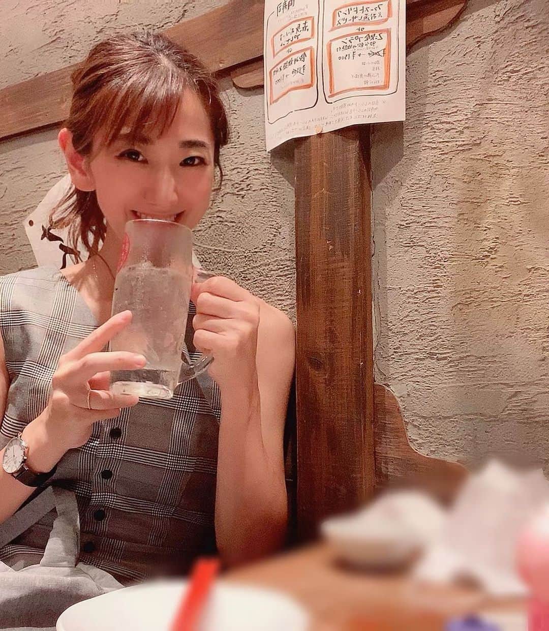 のインスタグラム：「今日の家族dinnerは門前仲町の ﻿@nikuzushi_monnaka さんで 肉寿司🍣💗  雲丹とトリュフの極上ユッケに 馬肉といくらのお寿司、 和牛トロカルビ、 雲丹と和牛のうにく巻、 フォアグラ稲荷etc... 全部美味しかったけど  国産牛のリブロースが特に美味しかった❤︎ ストーリーも載せてるから見てね🥰 ご馳走様でした🤗  #門前仲町肉寿司 #門前仲町 #門前仲町グルメ #門前仲町居酒屋 #門前仲町日本酒 #pr #トリドリベース #レースクイーン #rq #モデル #model  #子供とお出かけ部 #子供のいる暮らし #ママと繋がりたい」