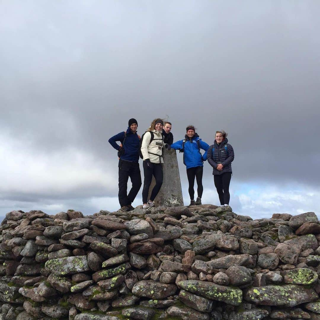 ゾーイ・クラークさんのインスタグラム写真 - (ゾーイ・クラークInstagram)「Bagged 3 Munro’s with the squad yesterday including the 2nd highest mountain in the UK. Carn a’Mhaim ➡️ Ben Macdui ➡️ Derry Cairngorm ⛰ 🏴󠁧󠁢󠁳󠁣󠁴󠁿  #carnamhaim #benmacdui #derrycairngorm #cairngorms #cairngormsnationalpark #moutains #hillwalking #squaddayout #scotland #scottishhighlands」9月6日 20時10分 - zoey.f.clark