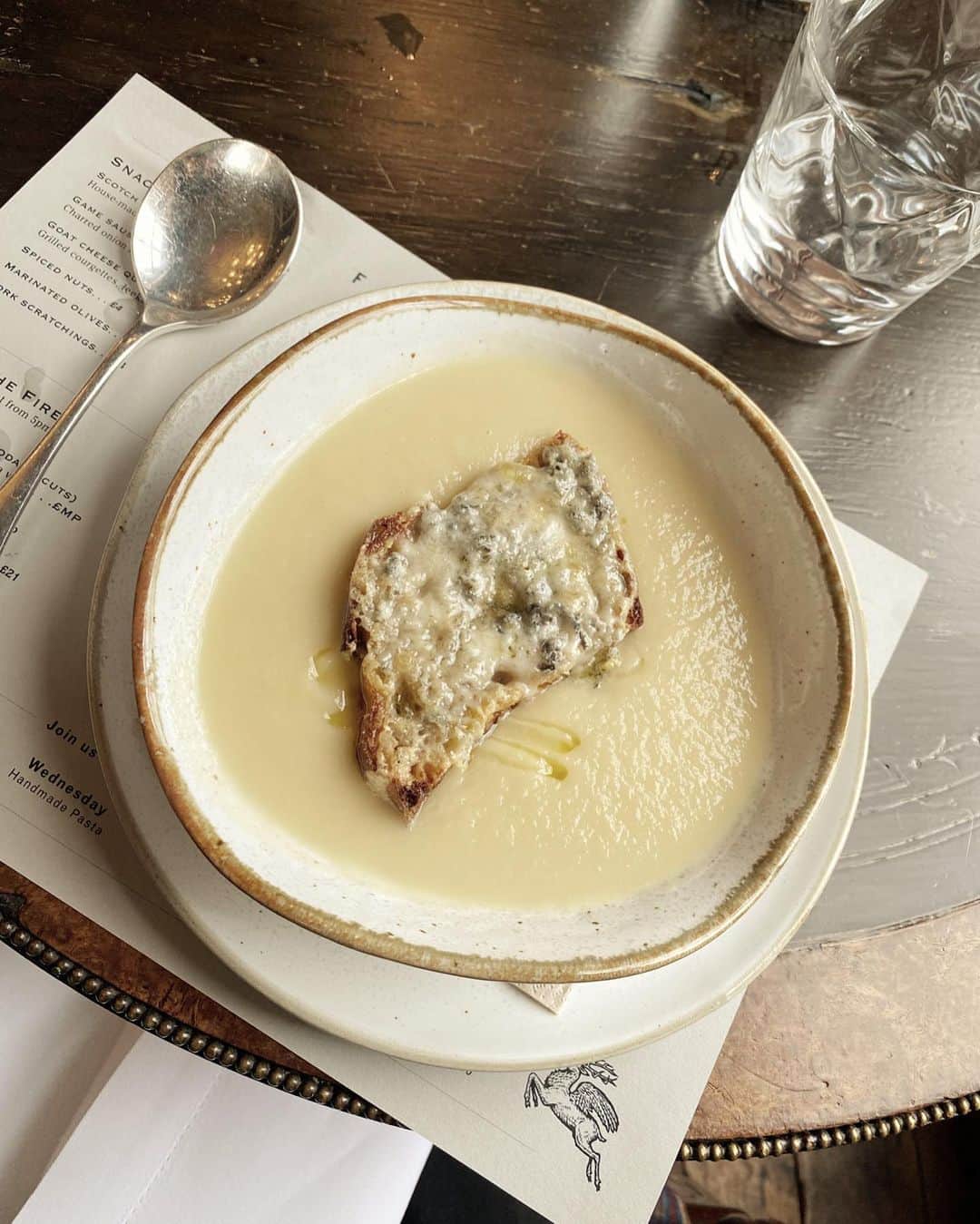 ギャランス・ドレのインスタグラム：「In Scotland there is always a soup on the menu. Soup is one of my passions (lol) and the temperatures here definitely allow for a warm soup for lunch all year round, so just another reason to love you, amazing Scotland.  . This is the delicious onion soup from the @thefifearms - I’ll share more about this stunning place soon.」