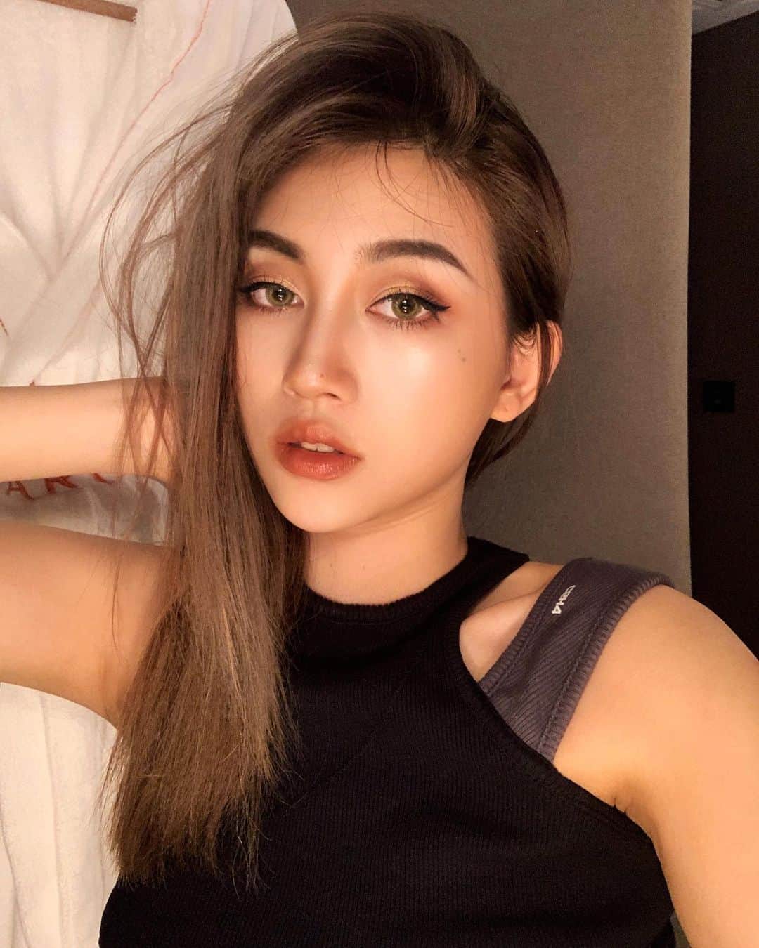チン・インヒのインスタグラム：「🤎」