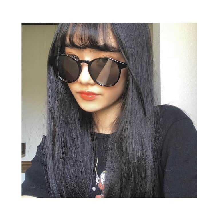 関谷瑠紀さんのインスタグラム写真 - (関谷瑠紀Instagram)「✎﻿ ﻿ GUのサングラス🕶﻿ ﻿ ﻿ この写真じゃ分かりにくいけど﻿ 外から見ると鏡になってるから、よく鏡替わりにされます笑﻿ ﻿ ﻿ #nicola #ニコラ #ニコモ #関谷瑠紀﻿ ﻿」9月6日 20時36分 - ruki_0808