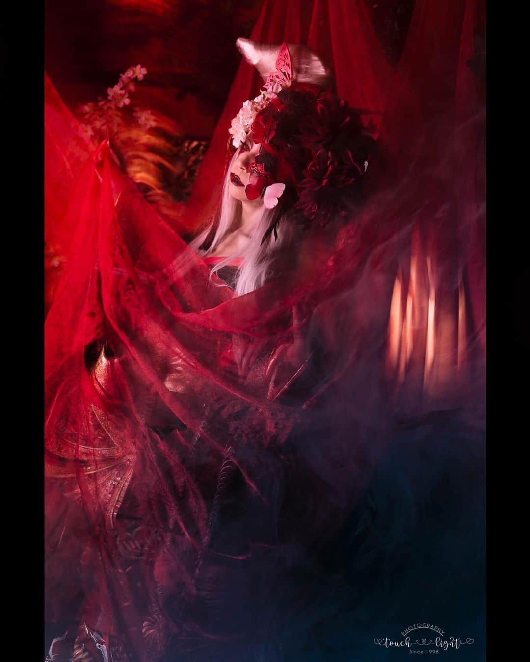 松すみれさんのインスタグラム写真 - (松すみれInstagram)「﻿ ﻿ －アカネ太夫－『地獄の焔』﻿ ﻿ ﻿ アカネ太夫。﻿ 一度地獄に堕ちたものの、閻魔に｢蝶になりたい｣と懇願し、美しい太夫の願いを承諾したが、蝶の羽を得た彼女は地獄から羽ばたいて行った。﻿ ﻿ ﻿ ❦THANKS❦﻿ Photo editing：nefeltaryさん @nefeltary ﻿ ﻿ ﻿ #札幌モデル #被写体 ﻿ #花魁 #着物 ﻿ #portraitmodel ﻿ #oiran #kimono ﻿ #jp_portrait部 #ポトレ撮影隊 ﻿ #japan_waphoto ﻿ #pasha_magazine ﻿ #Rox_Captures ﻿ #splus_cameraclub ﻿ #ig_bless_women ﻿ #gf_edits #stars__edit ﻿ #collabstream #edits_norge ﻿ #super_photoeditz ﻿ #photo_creation_silver ﻿ #godsofbando ﻿ #edit_lovers_united ﻿ #portrait_lovers_united ﻿ #dark_infinity #DarkBeauty ﻿ #sideway_glance_plus ﻿ #sideway_glance ﻿ #dark_passion_lovers ﻿ #cinematicmodeon ﻿ #omatsu_oiran_kimono」9月7日 6時15分 - omatsudayo
