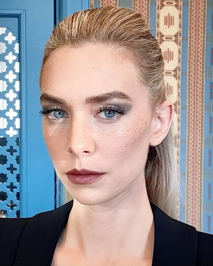 JO BAKERのインスタグラム：「V A N E S S A • K I R B Y 🇬🇧 Soft punk... inspired glam for #vanessakirby for #aworldtocome premiere at #venicefilmfestival2020 another deeply moving and impactful important storyline ....with a killer cast. 🙌🏻 Hair @halleybrisker  #Makeup by me #jobakermakeupartist」