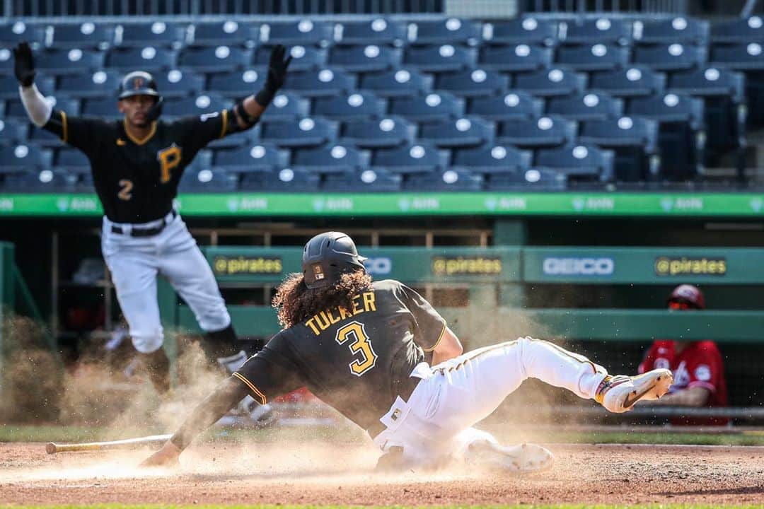 ピッツバーグ・パイレーツのインスタグラム：「WALKOFF!!! #RaiseIt」