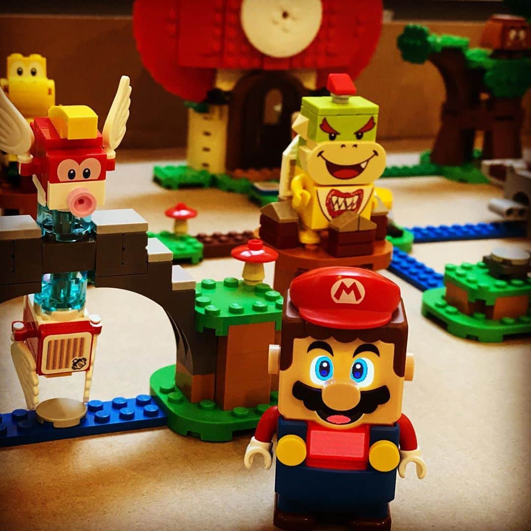 KOKIAのインスタグラム：「LEGO Mario! I used to play super famicon. Now with Leo. Quite fan to built.」