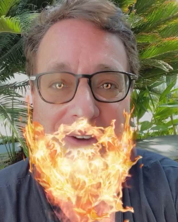 ボブ・サゲットのインスタグラム：「Hot Sunday in LA. Be safe everybody.」