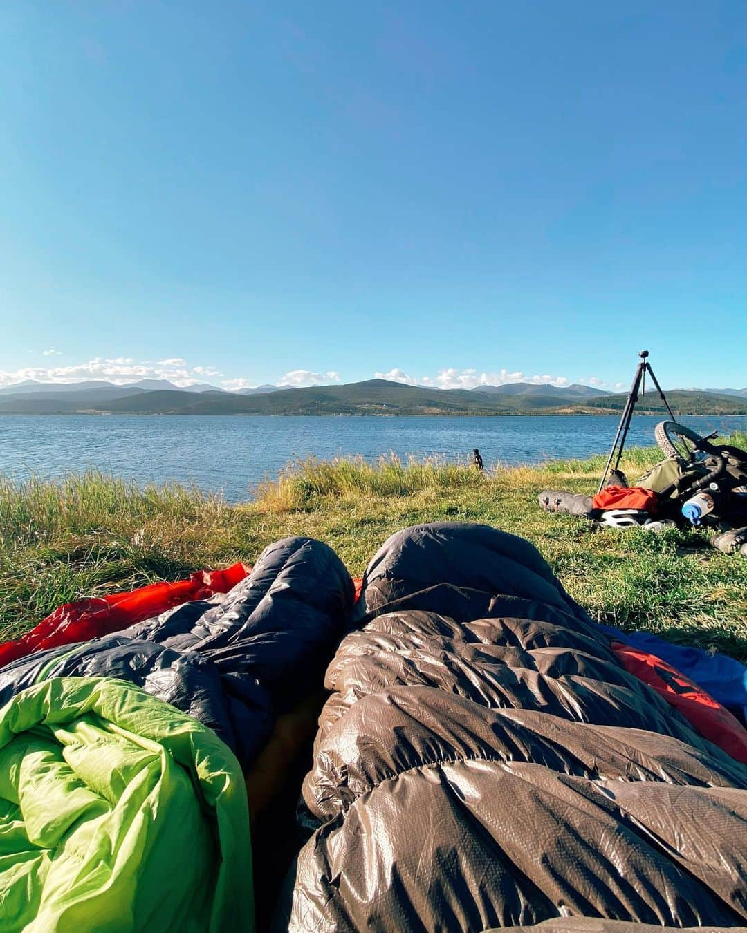 Alex Strohlさんのインスタグラム写真 - (Alex StrohlInstagram)「Stage 2/3 of The Gravel ride across Montana — These 3 days had us riding through some of the nicest country in SW Montana. Riding 55 miles a day on average we followed the Pintler Mountains, swam in creeks, slept under the stars, ate our weight in snacks every day, drank water from the rivers, and just pedaled. Such a fun way to reconnect to what’s essential. Our daily worries revolved around   1. What are we going to eat? 2. Where are we going to sleep? 3. “hope I don’t get a flat (Isaac) 4. “How bad is the headwind?”」9月7日 7時07分 - alexstrohl