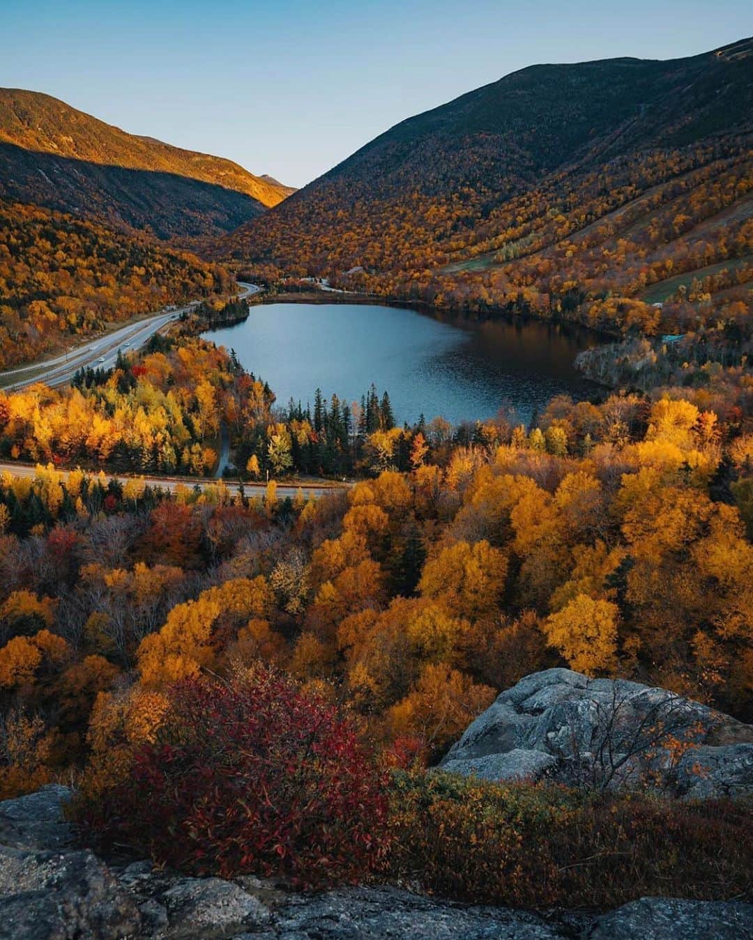 FOLKのインスタグラム：「A very perfect view. Today’s favorites: 1.) @cfunk44 2.) @kpunkka 3.) @_marcelsiebert 4.) @intohimoni 5.) @codyjamesbarry 6.) @jude_allen」