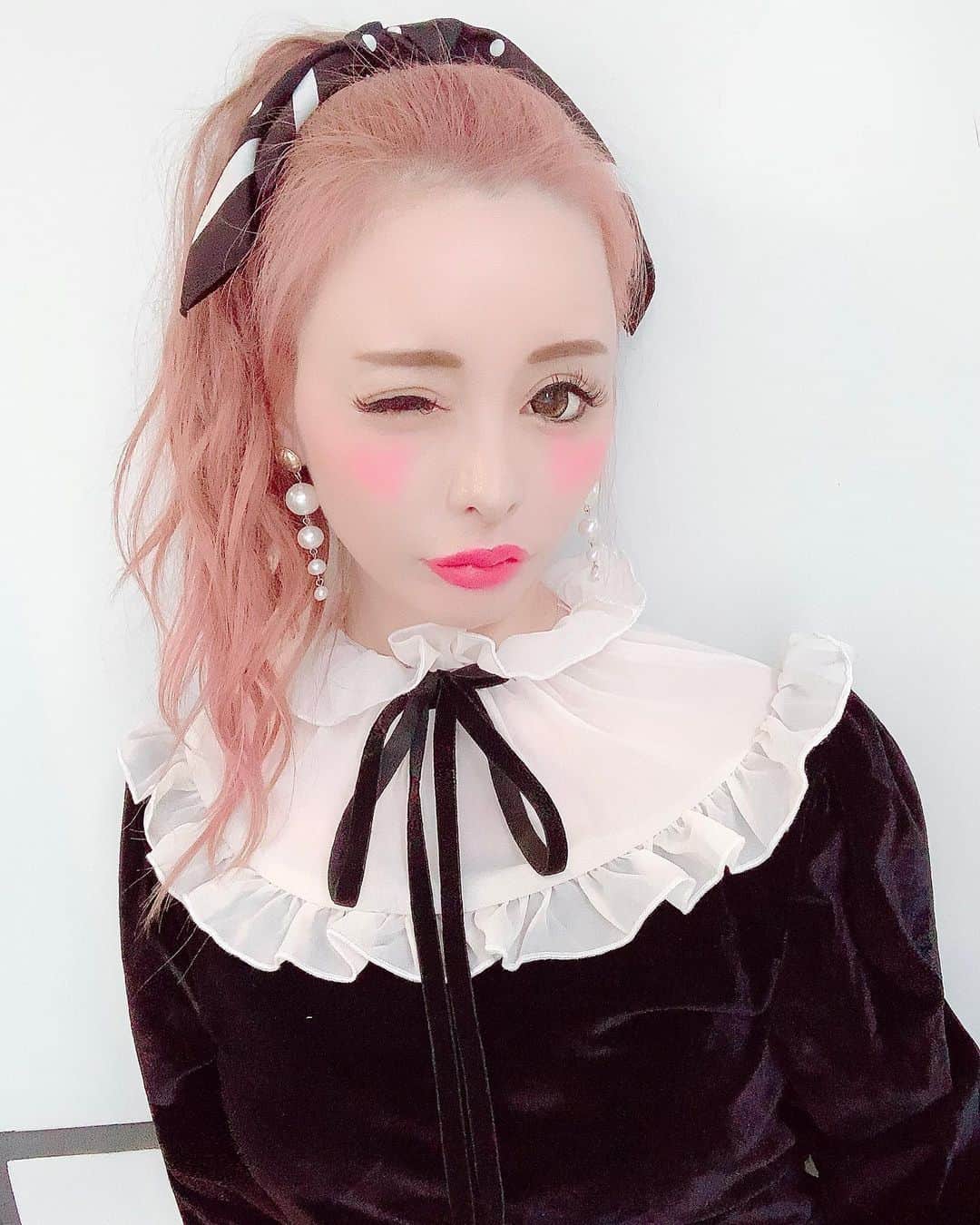 りんのインスタグラム：「肩こりが最強に、ヤバい❣😱💔💥  以前のクリニック🏥でお世話になった 石橋先生の所へ　@dr_shotacchy  初めて行ってきたよ🌈🥰✨  先生👨‍🏫親切で丁寧で、とっっても優しいんです💘🥺🥺🥺  肩ボトしたよ🥳🥳🎶  肩のラインが、キレイになるから 首も、細く小顔に見える❣️😻👏  オススメ🤢💗💗  新しいクリニック🏥だから とても、綺麗でした〜🤩👌✨✨  また行こう💖💖🙋‍♀️  #美活 💅」